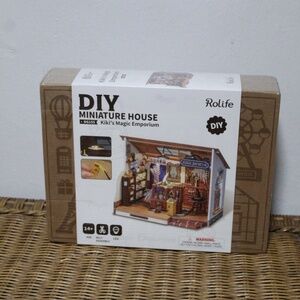 Rolife Kiki's Magic Emporium DIY Miniature House Kit